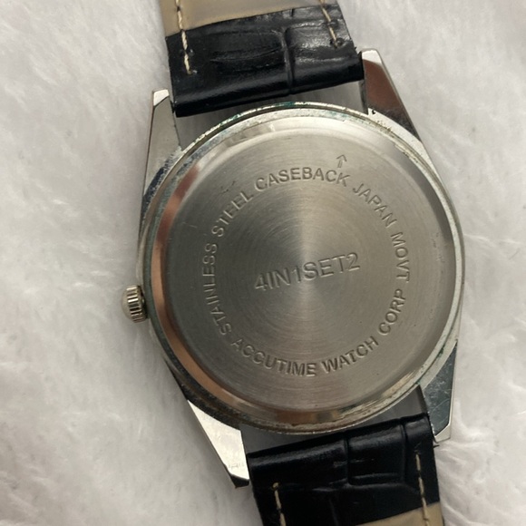 Novelle Quartz black and silver watch - Picture 9 of 15